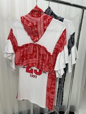 White & Red Bandana-Accent Ruffle Sleeve Tee